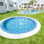 Nalia Horizon Penthouse, Outdoor Living With Solarium, Bbq, Pool, Hot Tub - By Oyoostays Lägenhet *