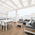 Nalia Horizon Penthouse, Outdoor Living With Solarium, Bbq, Pool, Hot Tub - By Oyoostays