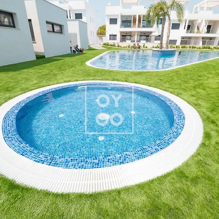 Nalia Horizon Penthouse, Outdoor Living With Solarium, Bbq, Pool, Hot Bub - By Oyoostays Apartment *