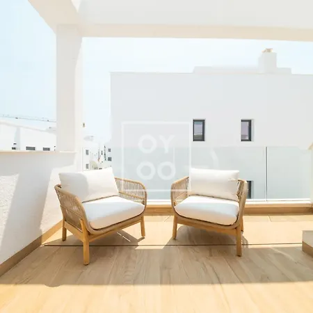 Nalia Horizon Penthouse, Outdoor Living With Solarium, Bbq, Pool, Hot Bub - By Oyoostays * Torrevieja