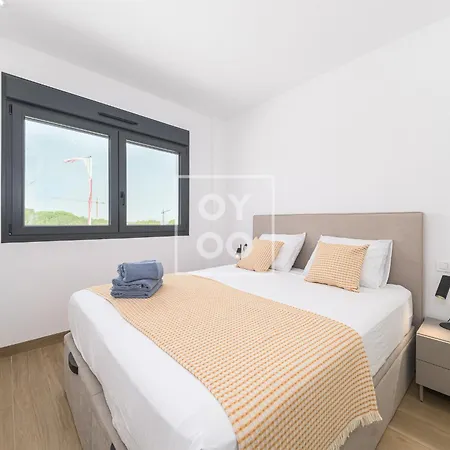 Nalia Horizon Penthouse, Outdoor Living With Solarium, Bbq, Pool, Hot Tub - By Oyoostays *