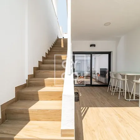 Nalia Horizon Penthouse, Outdoor Living In Comfort, By Oyoostays Apartment *