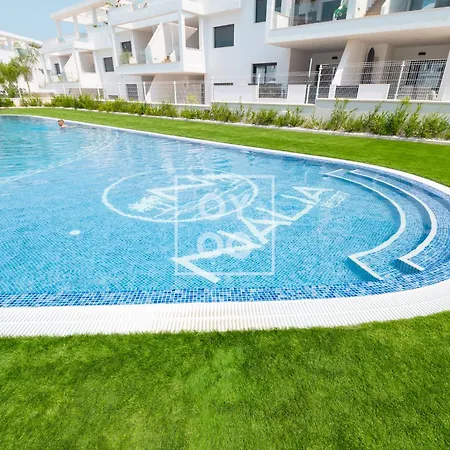 Nalia Horizon Penthouse, Outdoor Living With Solarium, Bbq, Pool, Hot Tub - By Oyoostays *
