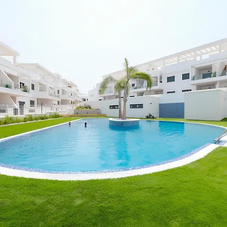 Nalia Horizon Penthouse, Outdoor Living With Solarium, Bbq, Pool, Hot Bub - By Oyoostays Apartment Torrevieja