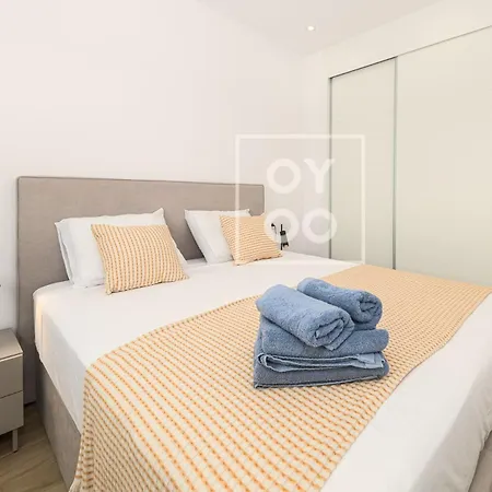 Nalia Horizon Penthouse, Outdoor Living With Solarium, Bbq, Pool, Hot Tub - By Oyoostays *